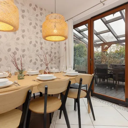 Spacious Two-story 4-bedroom House With Parking And Garden In By Renters Nyaraló