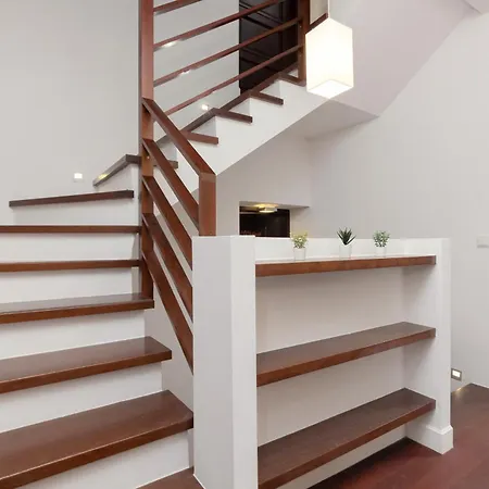 Spacious Two-story 4-bedroom House With Parking And Garden In By Renters *