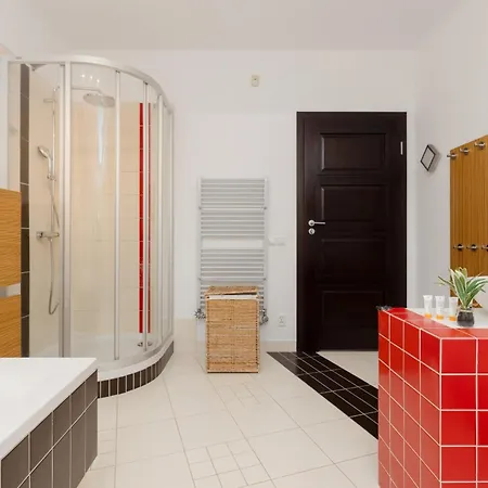 度假居 Spacious Two-story 4-bedroom House With Parking And Garden In By Renters 华沙