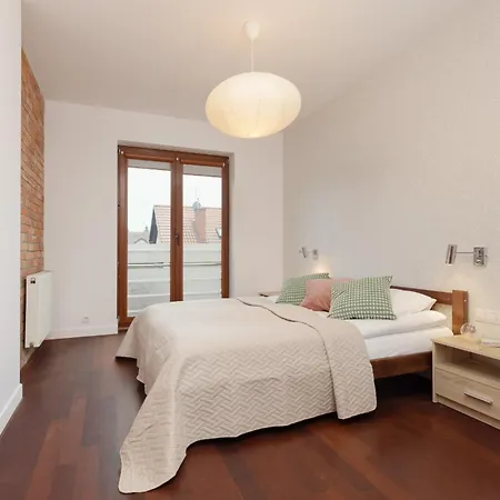 度假居 Spacious Two-story 4-bedroom House With Parking And Garden In By Renters 华沙