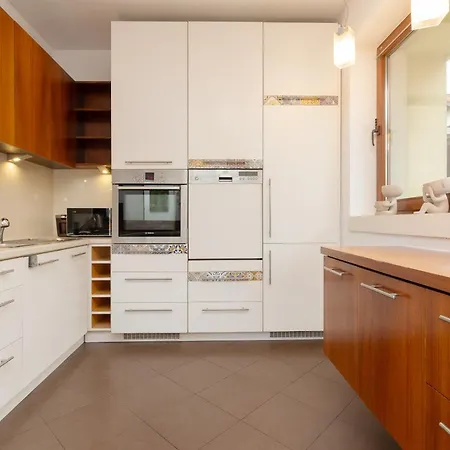 Spacious Two-story 4-bedroom House With Parking And Garden In By Renters * Варшава