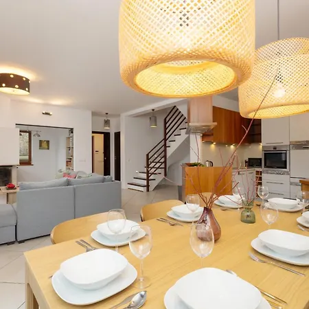 Spacious Two-story 4-bedroom House With Parking And Garden In By Renters * Варшава