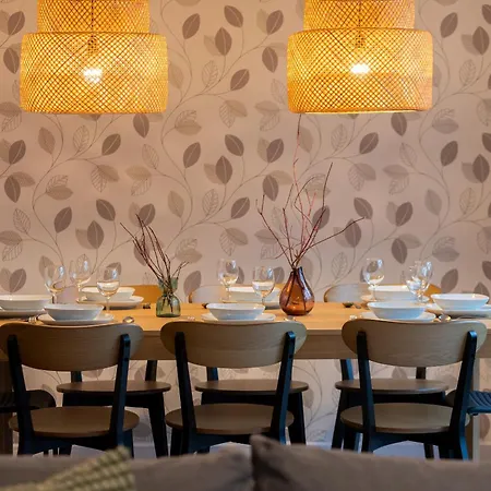 Spacious Two-story 4-bedroom House With Parking And Garden In By Renters Дом отдыха Варшава