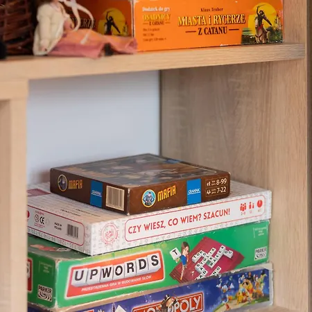 Spacious Two-story 4-bedroom House With Parking And Garden In By Renters 別荘