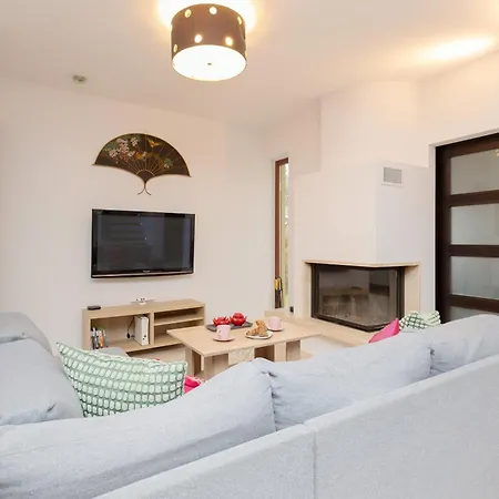 Σπίτι διακοπών Spacious Two-story 4-bedroom House With Parking And Garden In By Renters Βαρσοβία