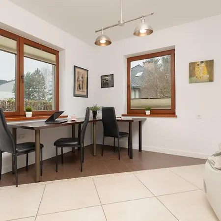 Spacious Two-story 4-bedroom House With Parking And Garden In By Renters Варшава