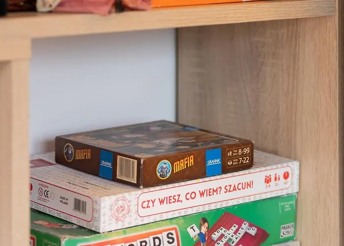 Spacious Two-story 4-bedroom House With Parking And Garden In By Renters Сasa de vacaciones