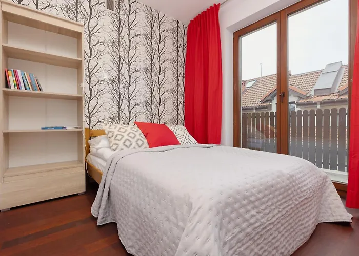 Spacious Two-story 4-bedroom House With Parking And Garden In By Renters * Varsovia