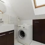 Spacious Two-story 4-bedroom House With Parking And Garden In By Renters Дом отдыха Варшава