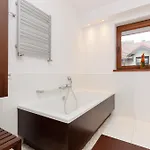 Spacious Two-story 4-bedroom House With Parking And Garden In By Renters Дом отдыха