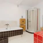 Spacious Two-story 4-bedroom House With Parking And Garden In By Renters Дом отдыха *