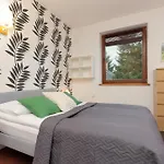 Spacious Two-story 4-bedroom House With Parking And Garden In By Renters Дом отдыха