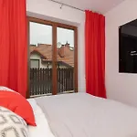 Spacious Two-story 4-bedroom House With Parking And Garden In By Renters *