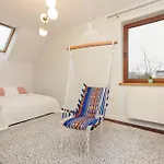 Spacious Two-story 4-bedroom House With Parking And Garden In By Renters