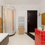 Prázdninový dům Spacious Two-story 4-bedroom House With Parking And Garden In By Renters Varšava